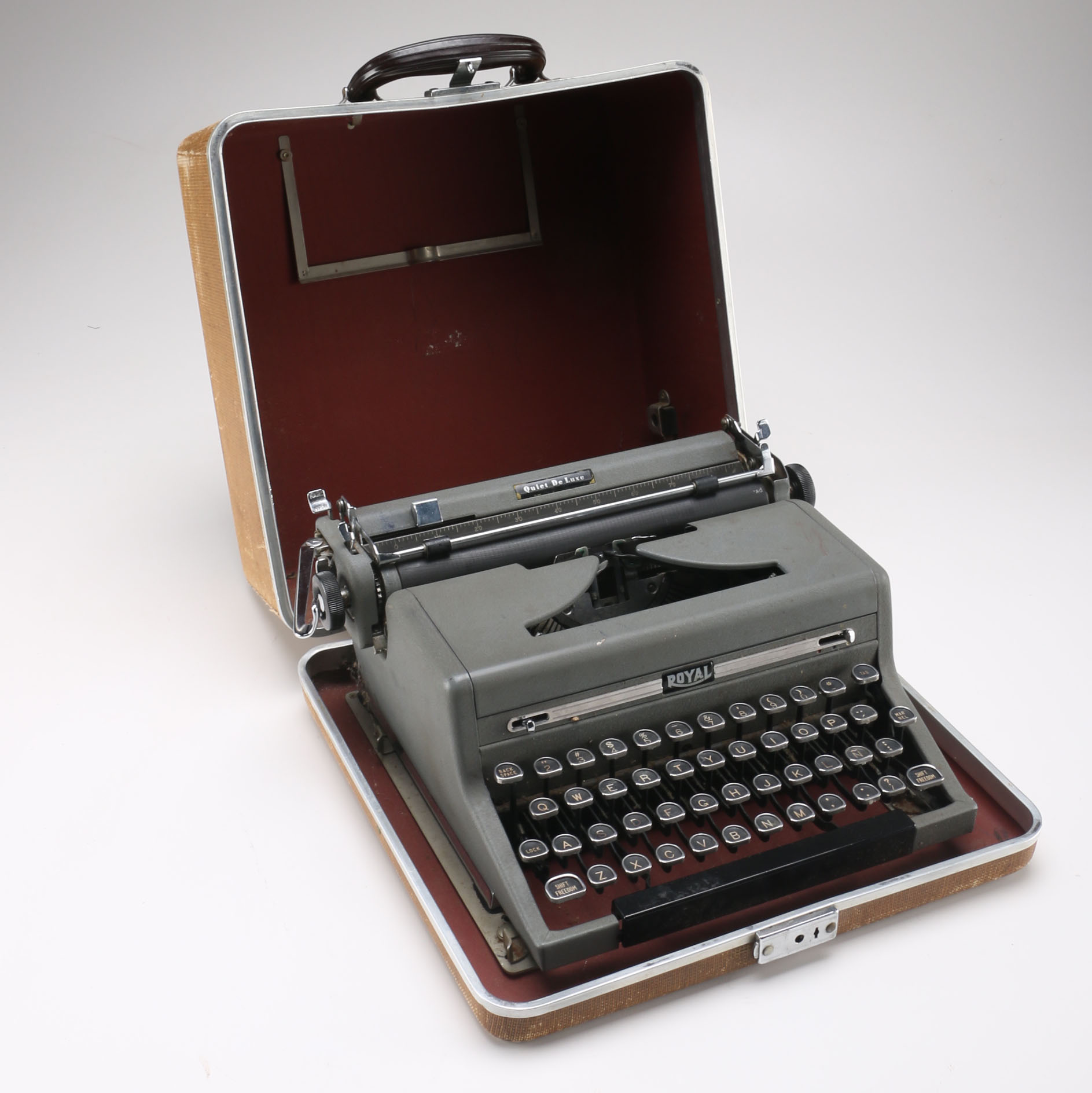 Circa 1940s Royal "Quiet DeLuxe" Typewriter