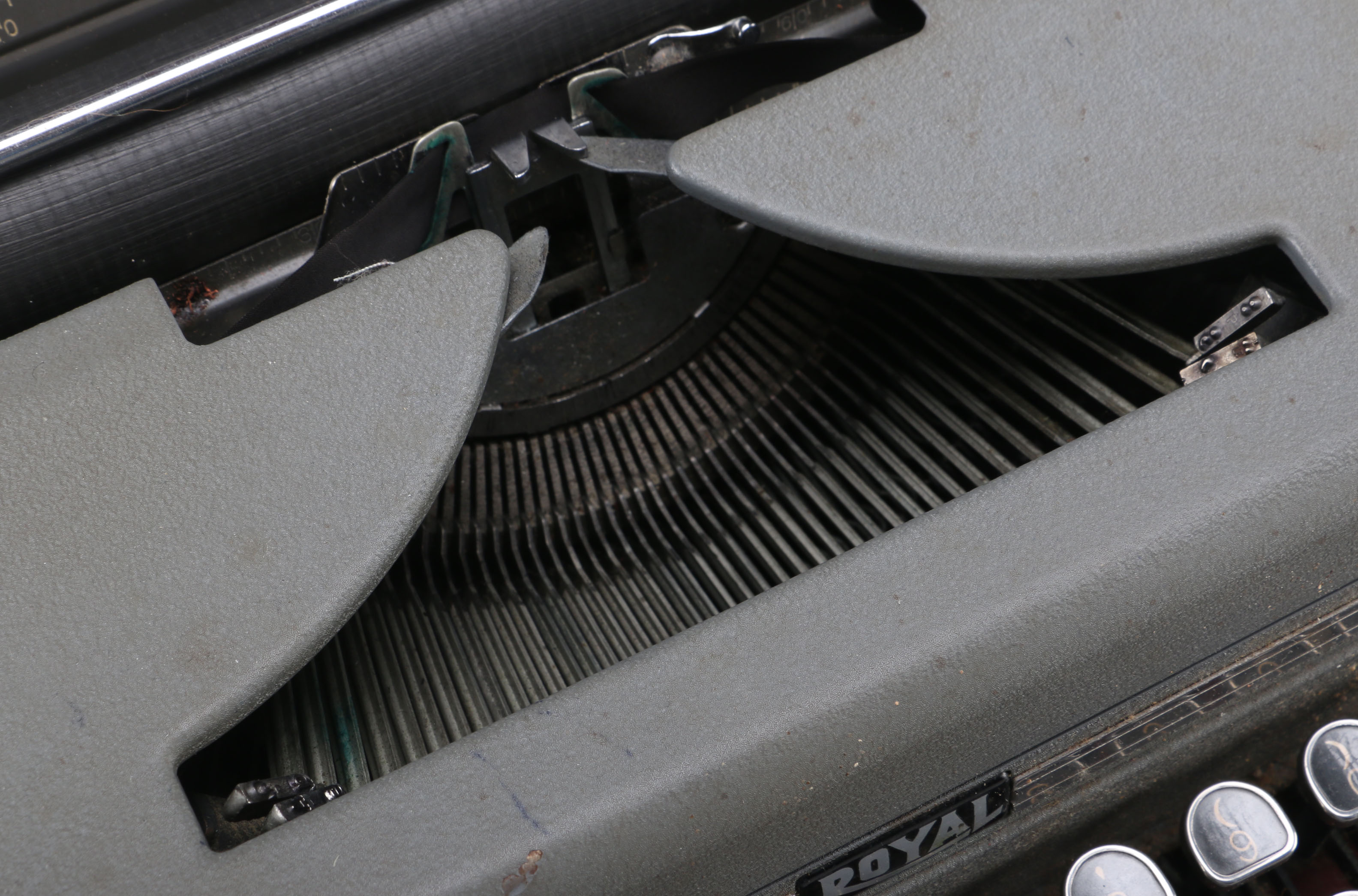 Circa 1940s Royal "Quiet DeLuxe" Typewriter