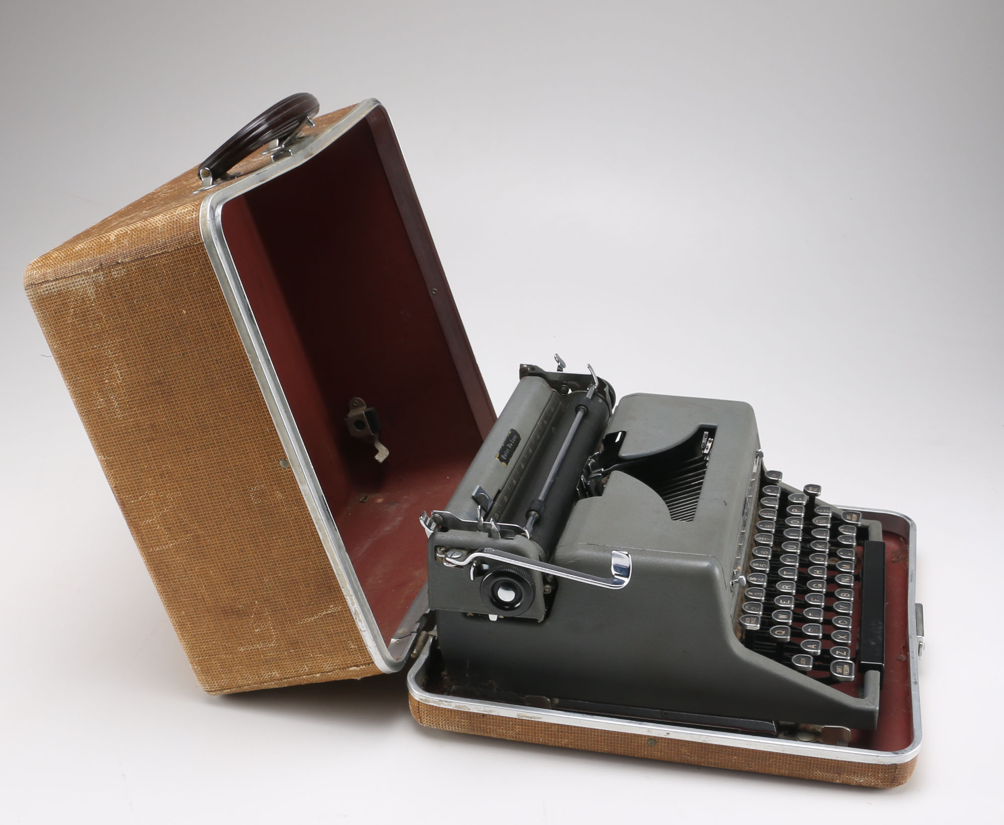 Circa 1940s Royal "Quiet DeLuxe" Typewriter