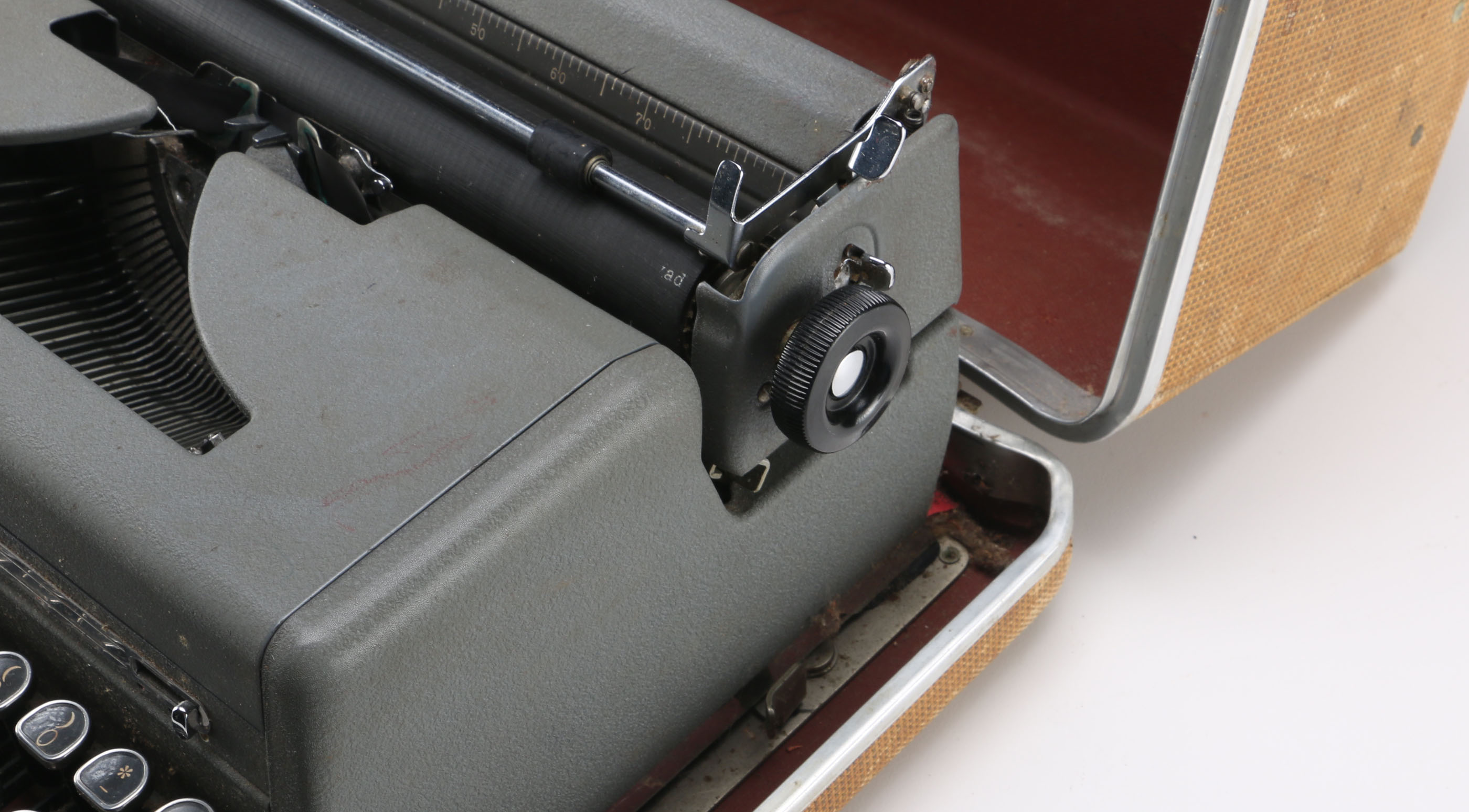 Circa 1940s Royal "Quiet DeLuxe" Typewriter