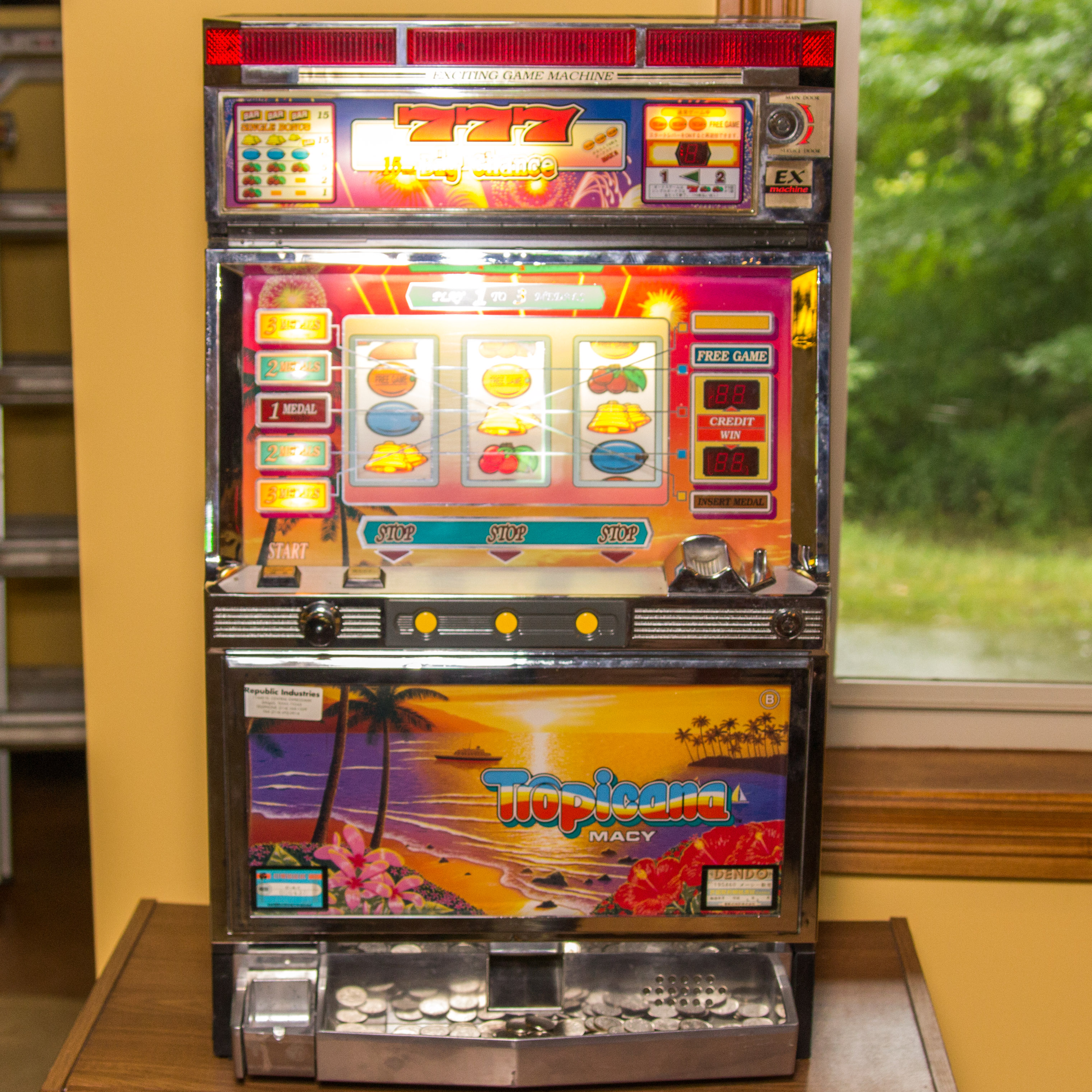 Pachislo "Tropicana Macy" Slot Machine