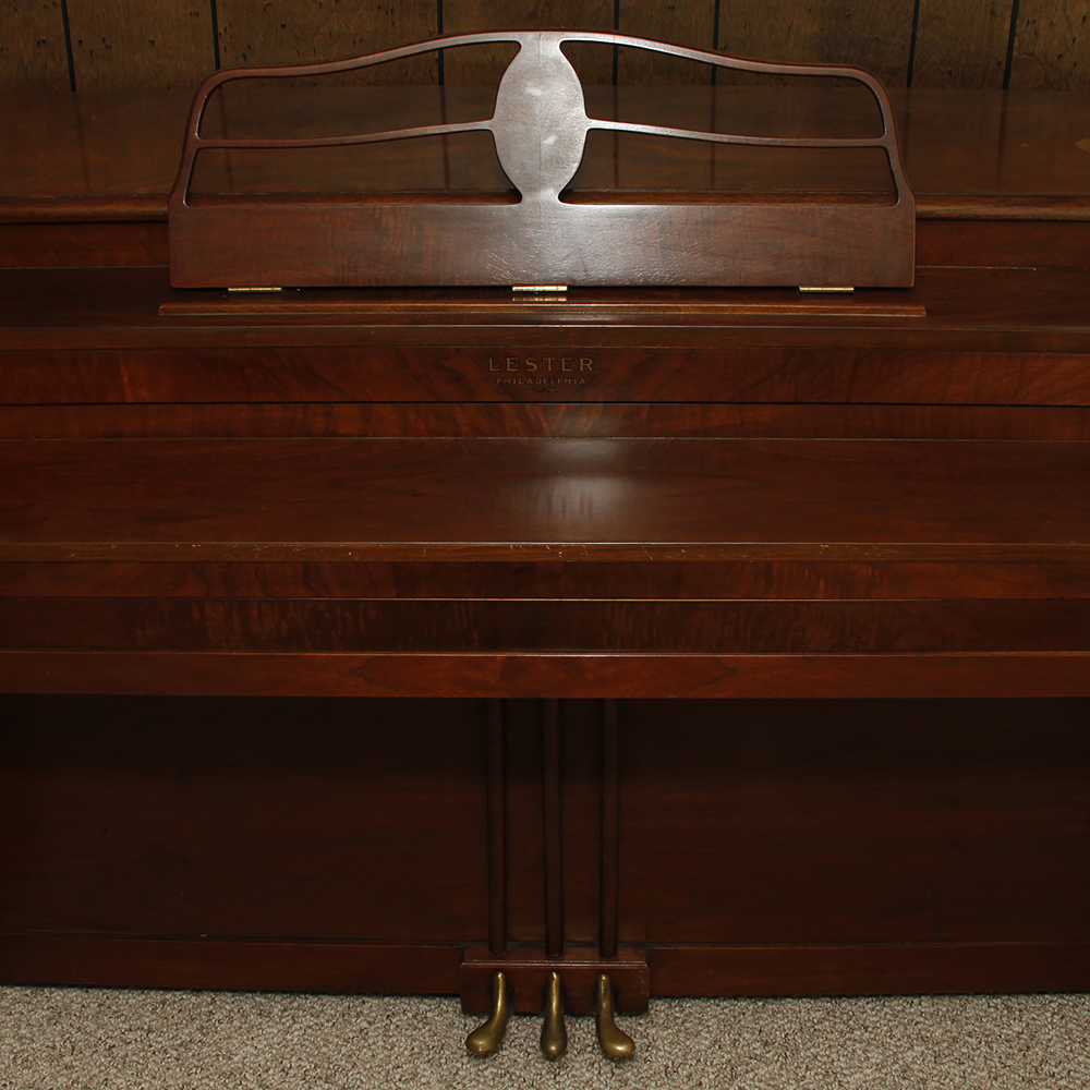 Mid-20th Century Lester Philadelphia Betsy Ross Spinet Piano