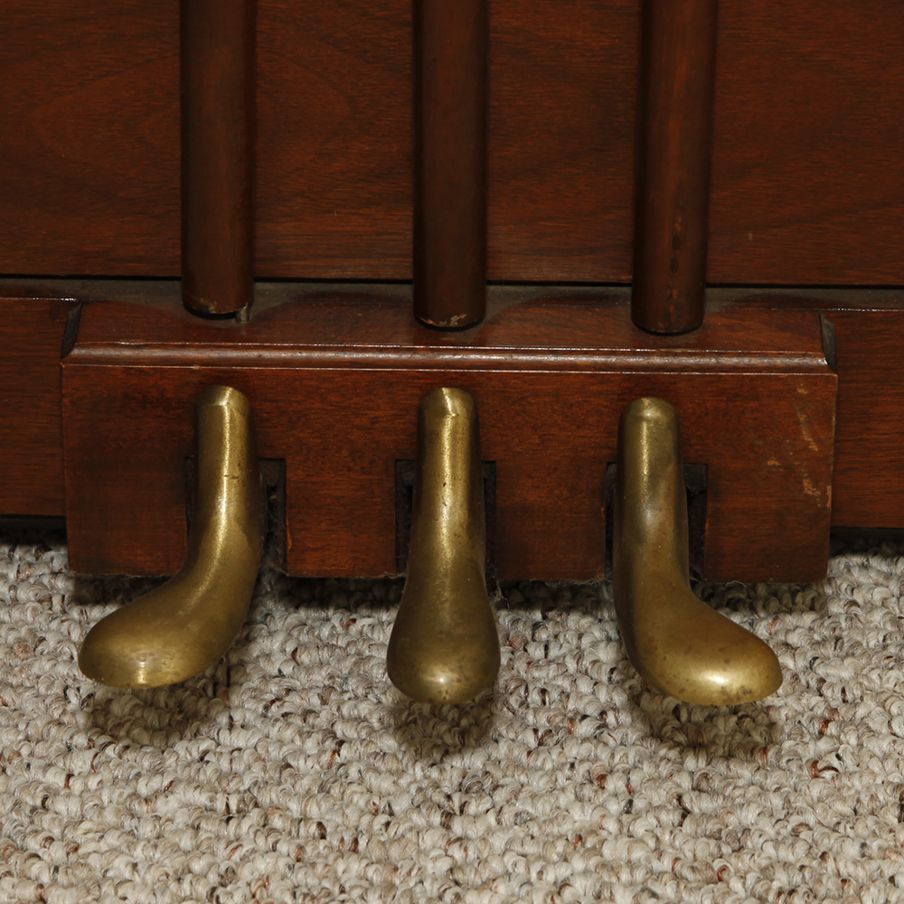 Mid-20th Century Lester Philadelphia Betsy Ross Spinet Piano