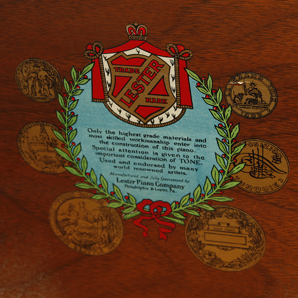 Mid-20th Century Lester Philadelphia Betsy Ross Spinet Piano