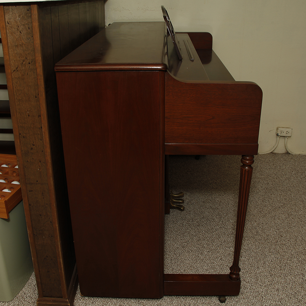 Mid-20th Century Lester Philadelphia Betsy Ross Spinet Piano