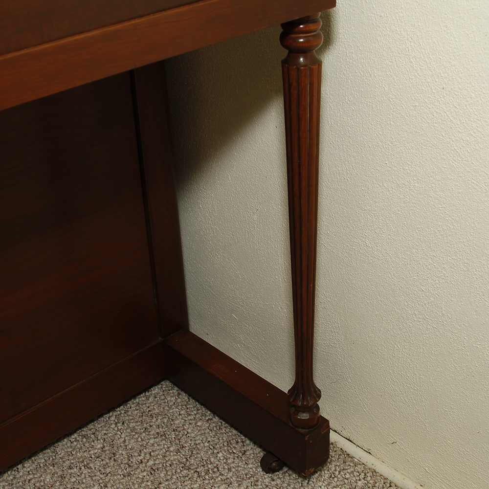 Mid-20th Century Lester Philadelphia Betsy Ross Spinet Piano