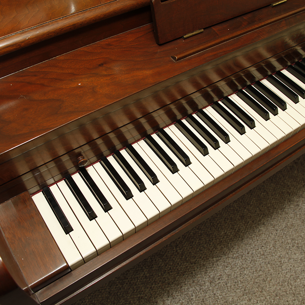 Mid-20th Century Lester Philadelphia Betsy Ross Spinet Piano