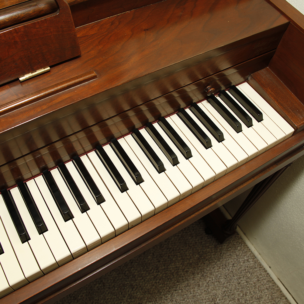 Mid-20th Century Lester Philadelphia Betsy Ross Spinet Piano