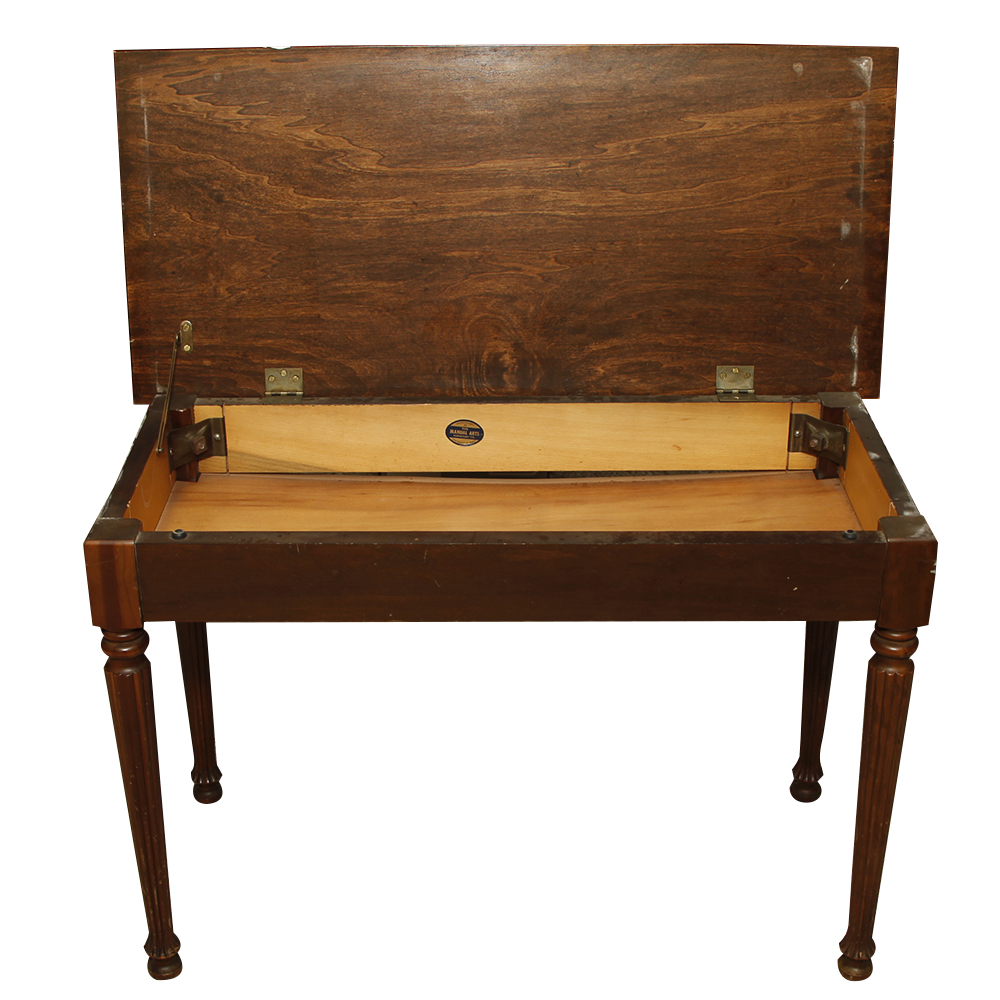 Mid-20th Century Lester Philadelphia Betsy Ross Spinet Piano