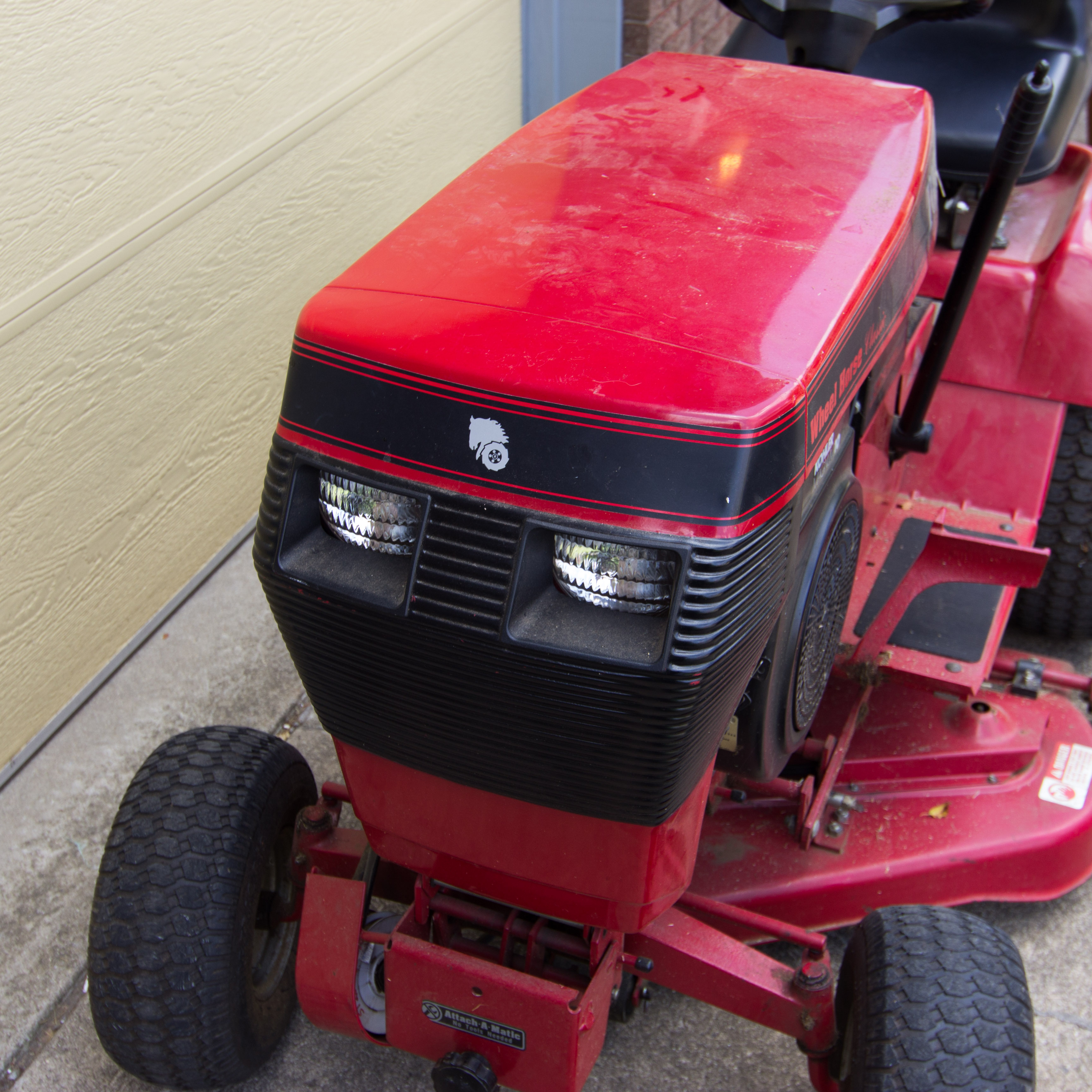Toro Wheel Horse Classic 310-8 Lawnmower
