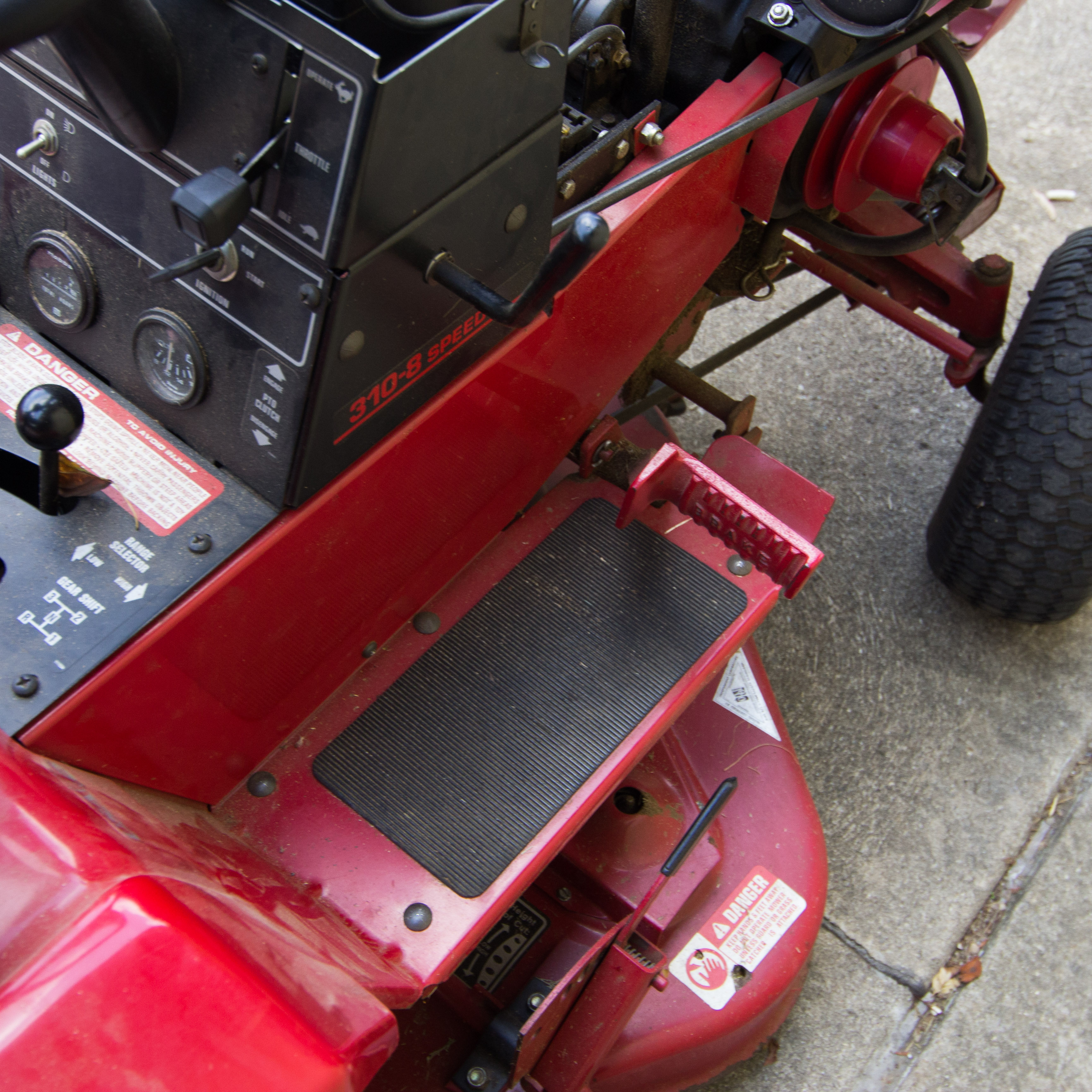 Toro Wheel Horse Classic 310-8 Lawnmower