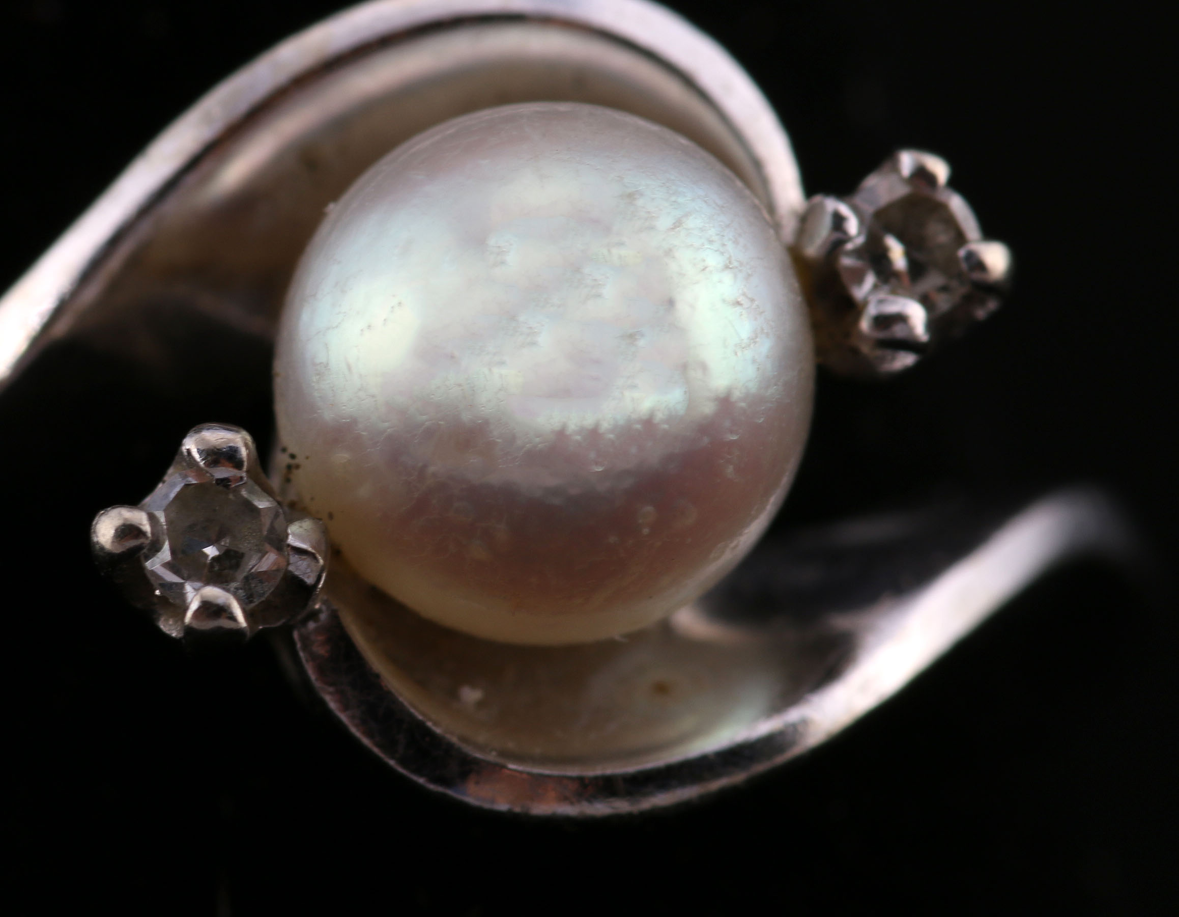 14K White Gold Pearl and Diamond Ring