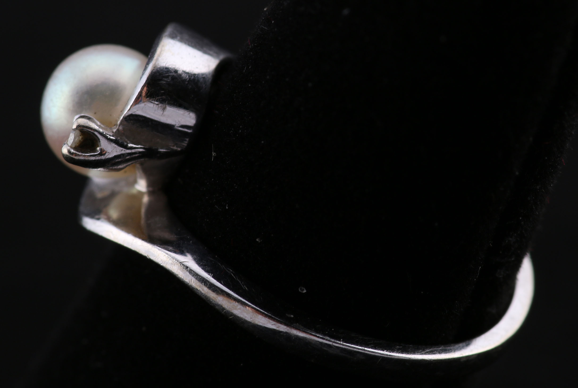 14K White Gold Pearl and Diamond Ring