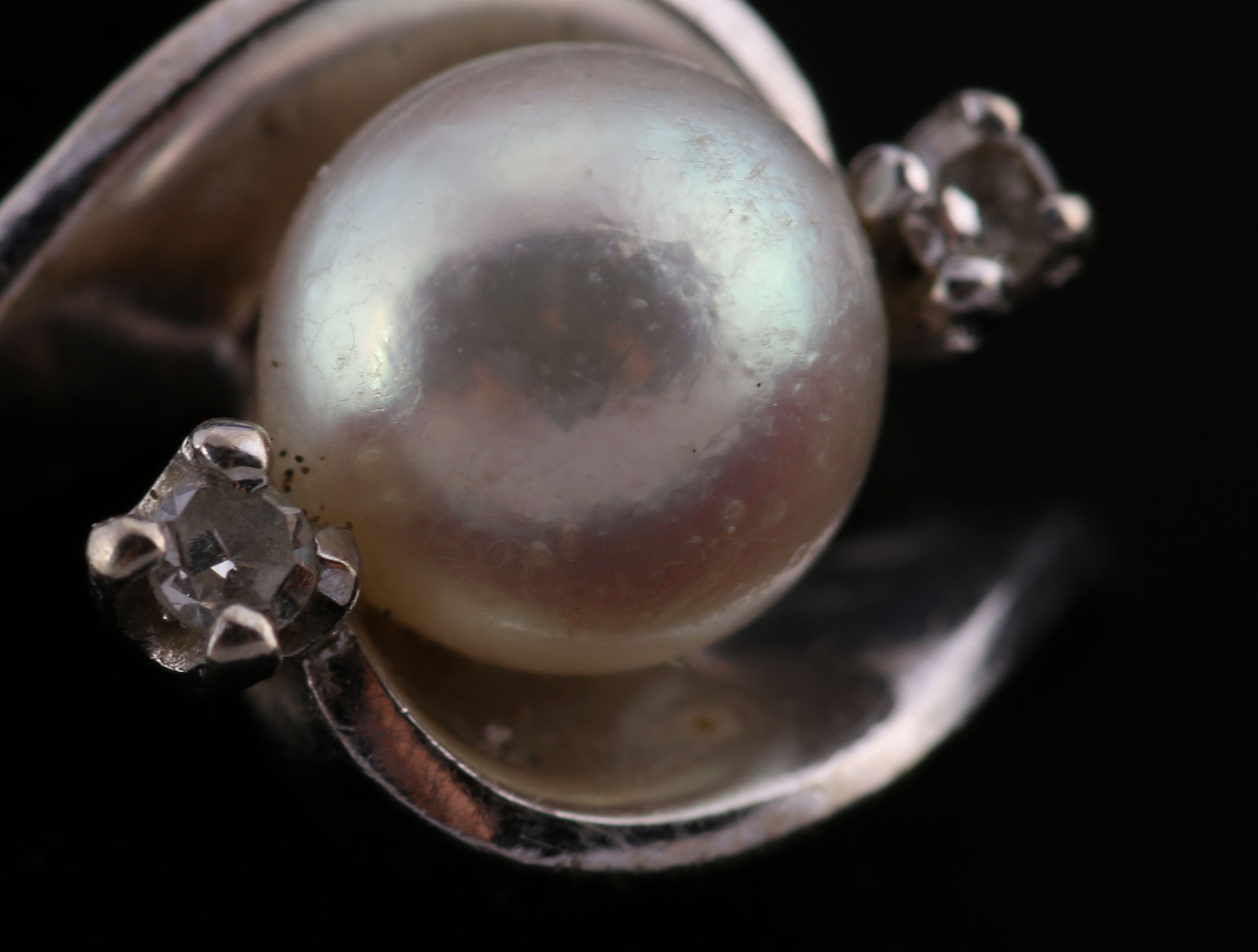 14K White Gold Pearl and Diamond Ring