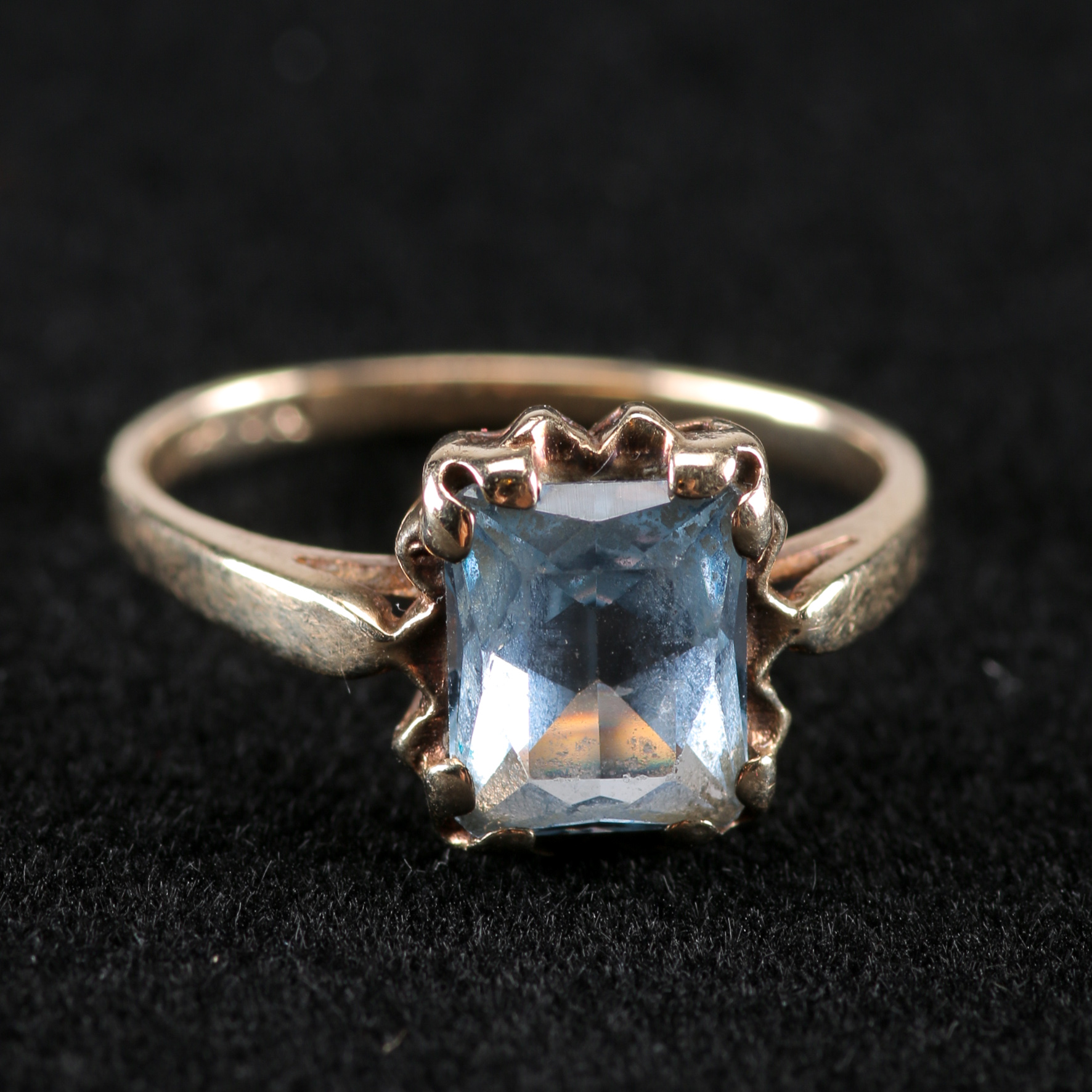 10K Yellow Gold Spinel Ring