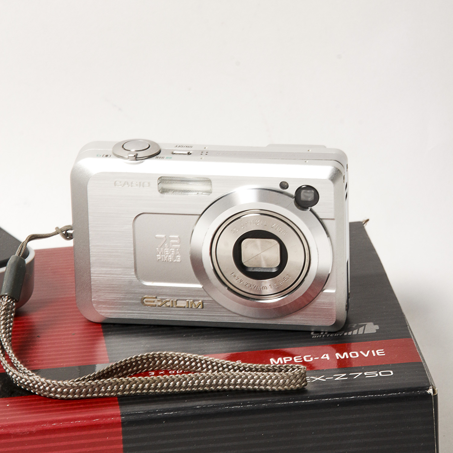 Casio EX Z750 7.2 Mega Pixels Digital Camera