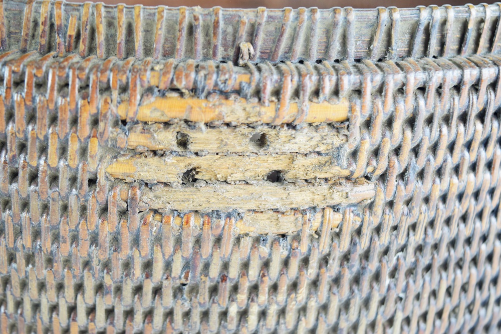 Qing Dynasty Mandarin Summer Hat in Silk with Red Tassel in Hand Woven Rattan Hat Box