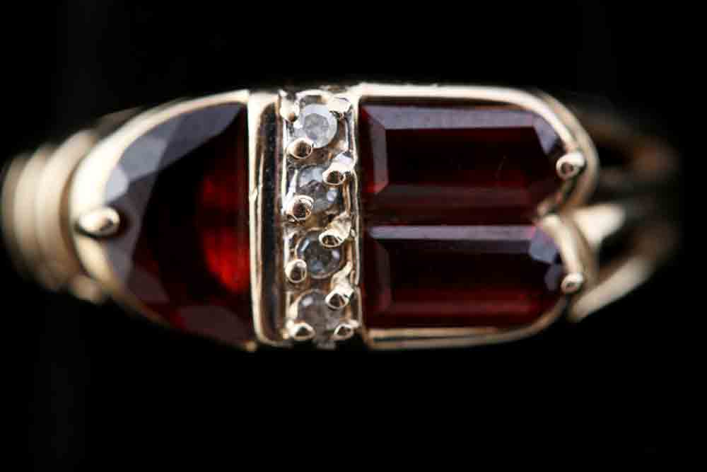 14K Yellow Gold Ring Garnet and Diamond