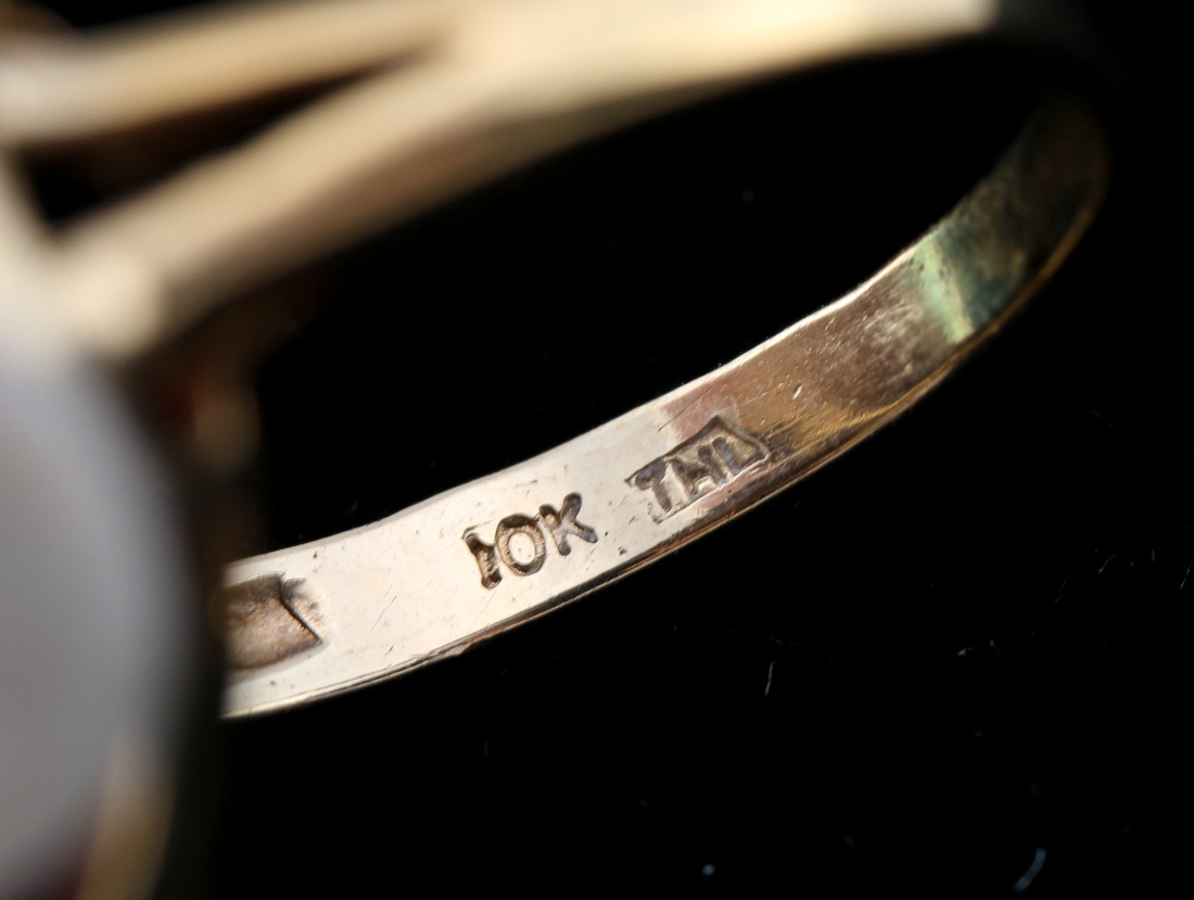 10K Yellow Gold Amethyst and Diamond Ring