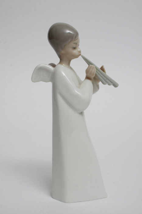 Nao by Lladró Angel Playing Flute
