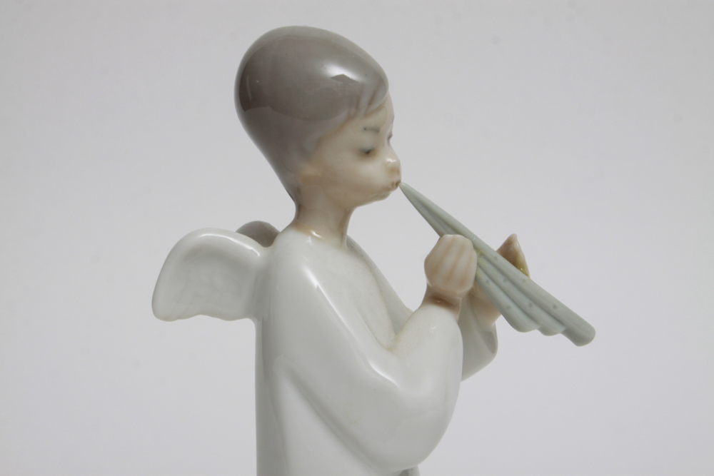 Nao by Lladró Angel Playing Flute