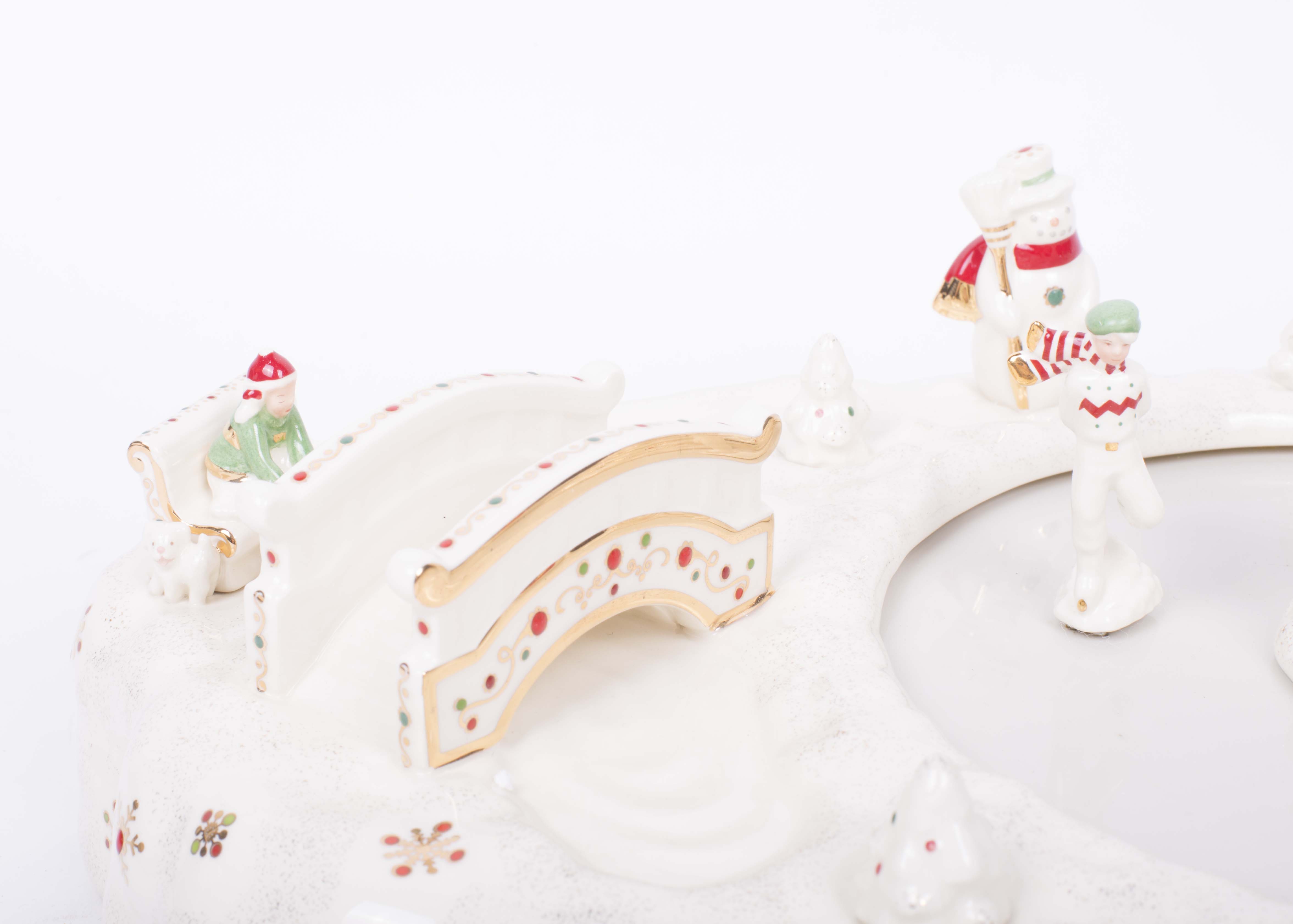 Lenox "Mistletoe Park" Animated Skating Pond