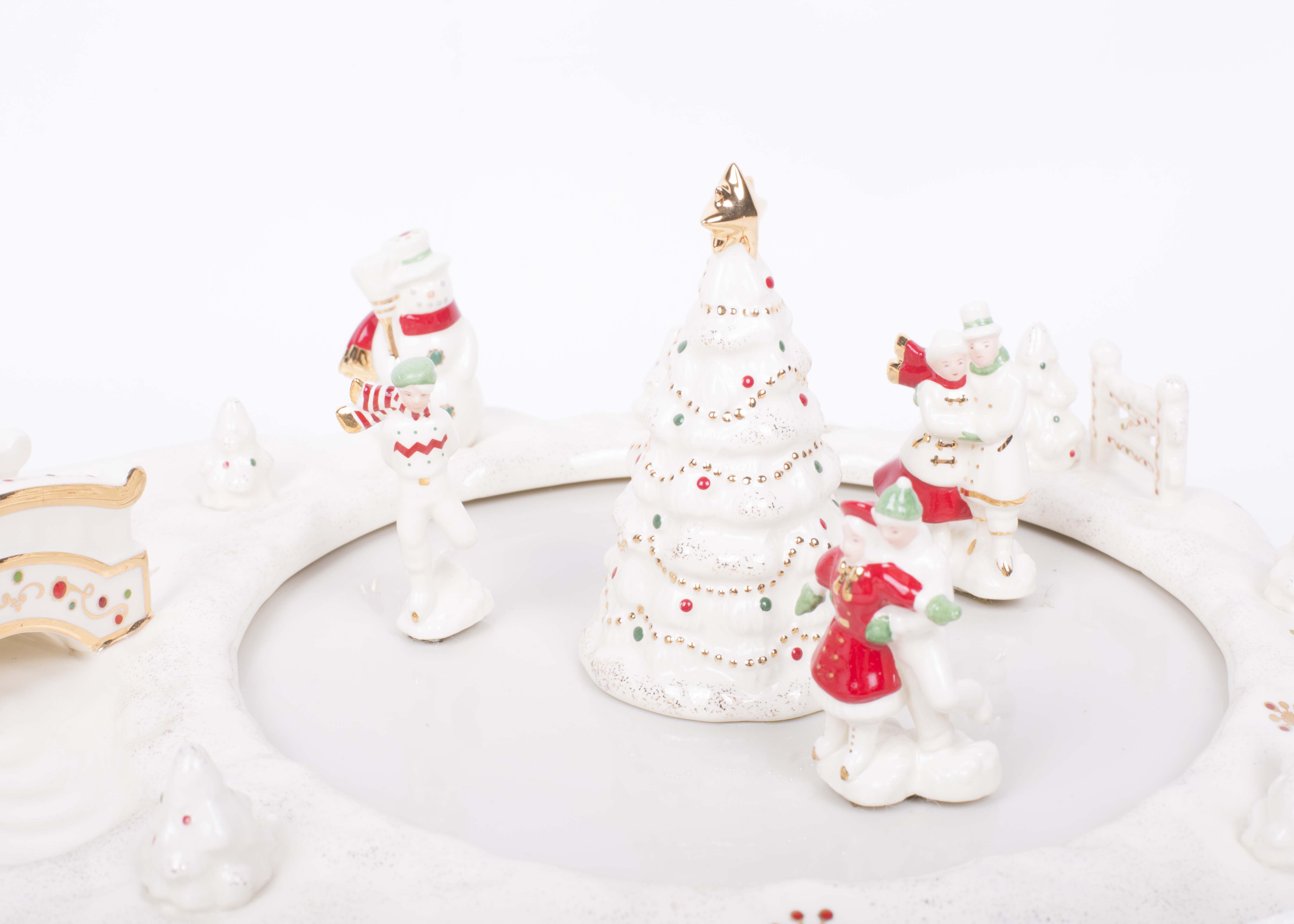 Lenox "Mistletoe Park" Animated Skating Pond