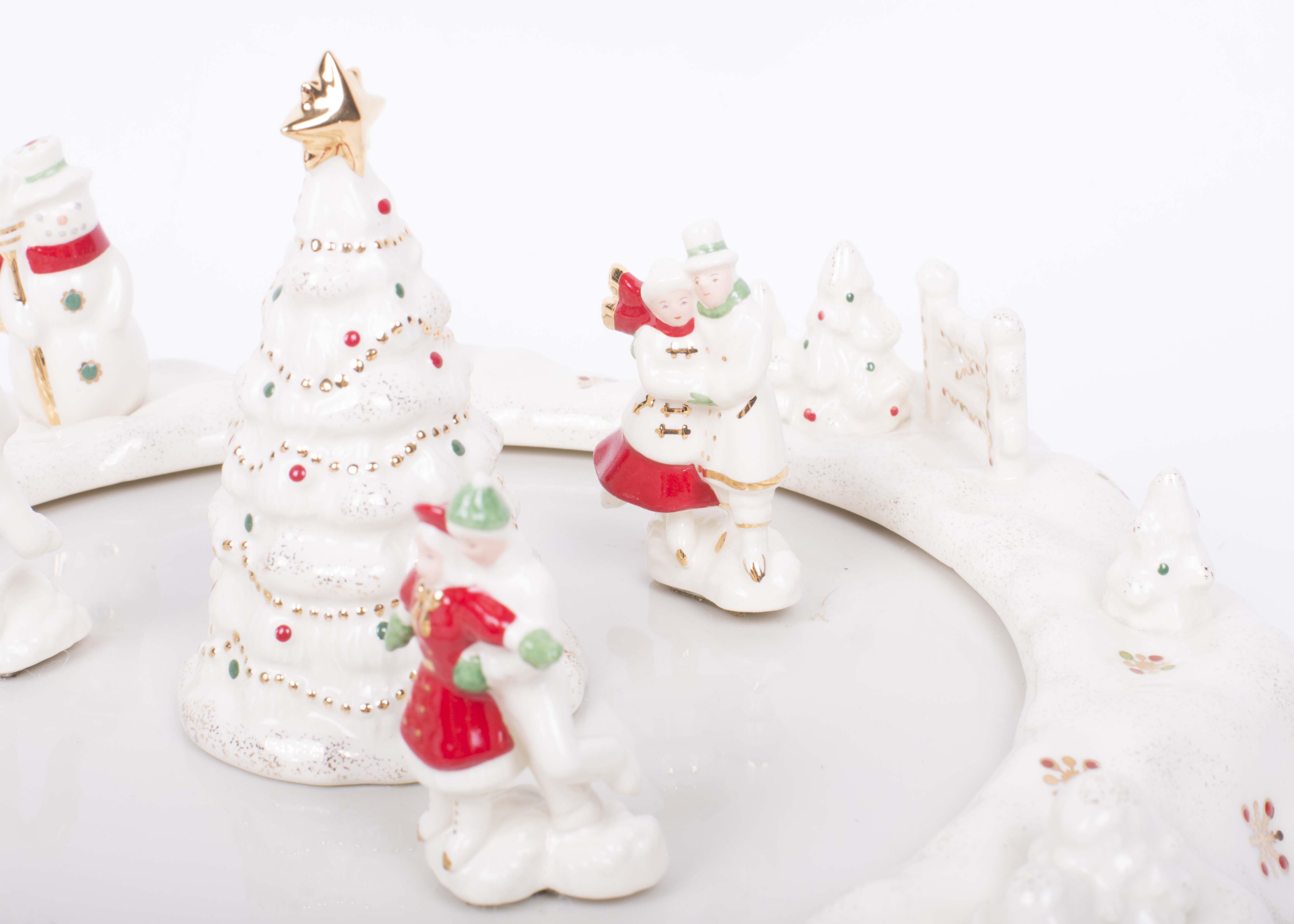 Lenox "Mistletoe Park" Animated Skating Pond