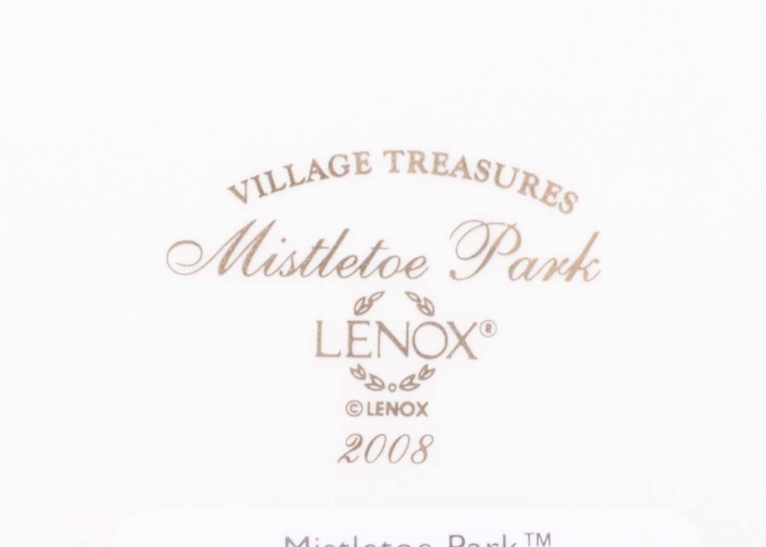 Lenox "Mistletoe Park" Animated Skating Pond
