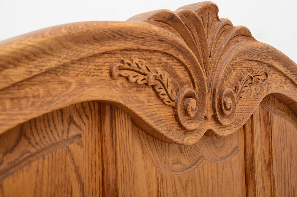 Oakwood Interiors Queen Size Carved Oak "Oakcrest" Panel Bed