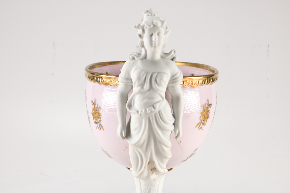 Ardalt Urn Centerpiece