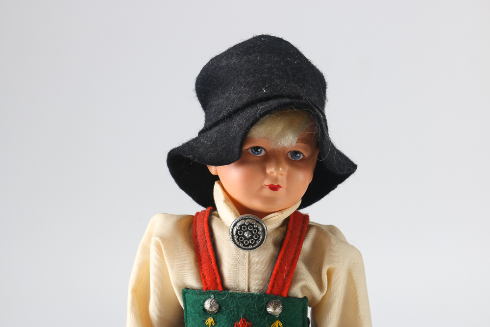 Madamme Alexander and Ronnaug Petterssen Dolls