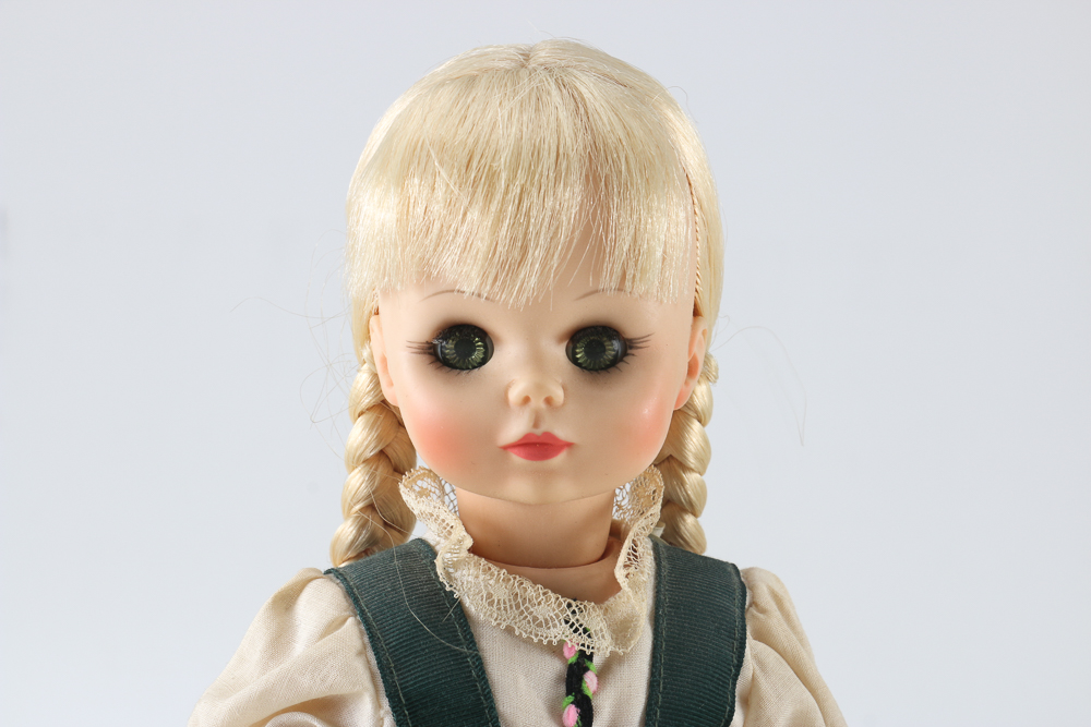 Madamme Alexander and Ronnaug Petterssen Dolls