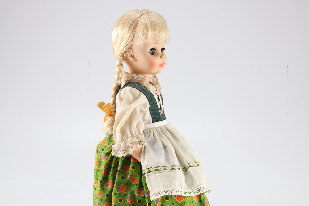 Madamme Alexander and Ronnaug Petterssen Dolls