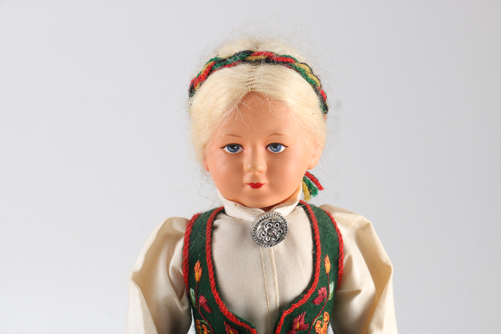 Madamme Alexander and Ronnaug Petterssen Dolls