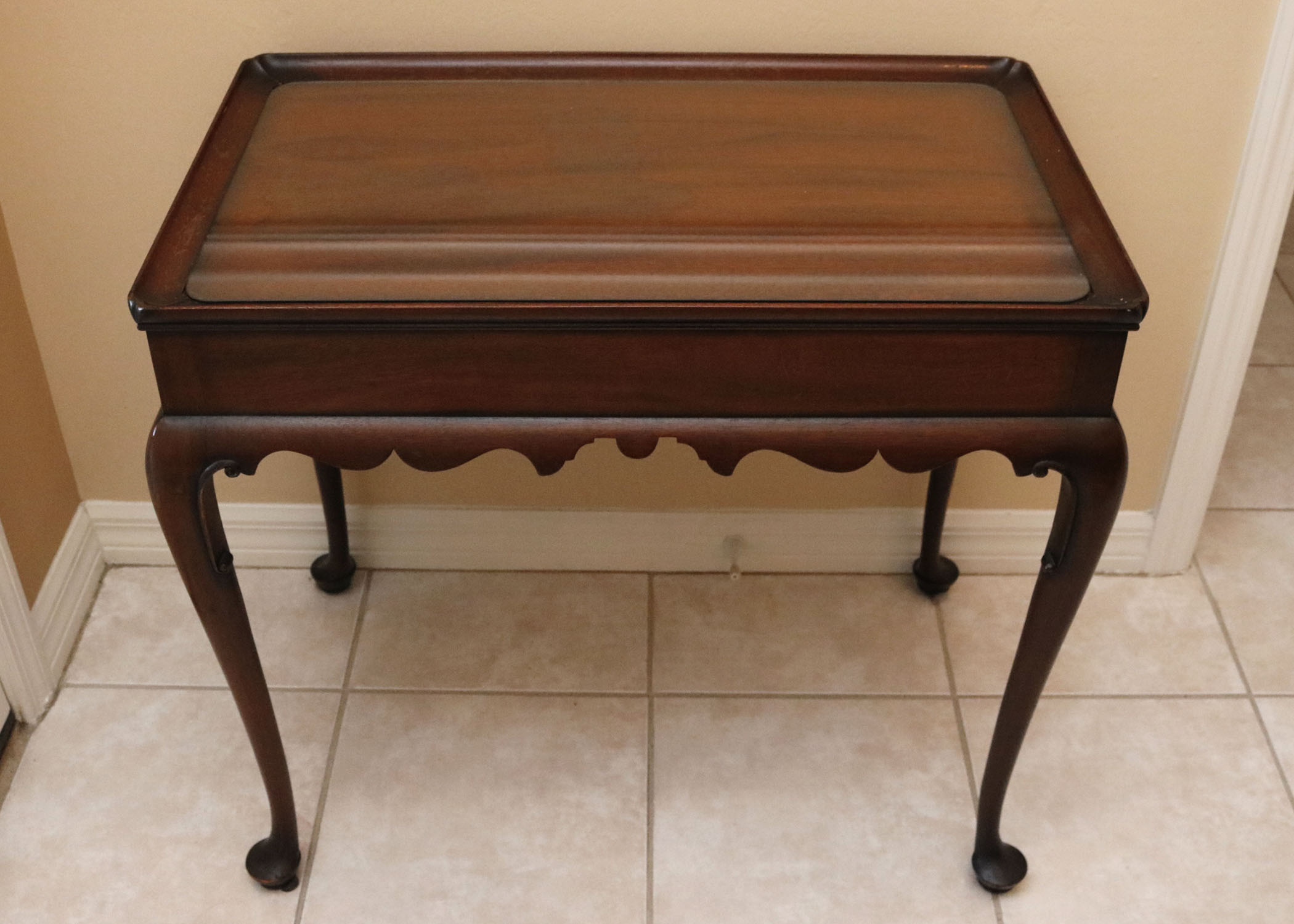 Late 20th Century Mahogany Boston Tea Table