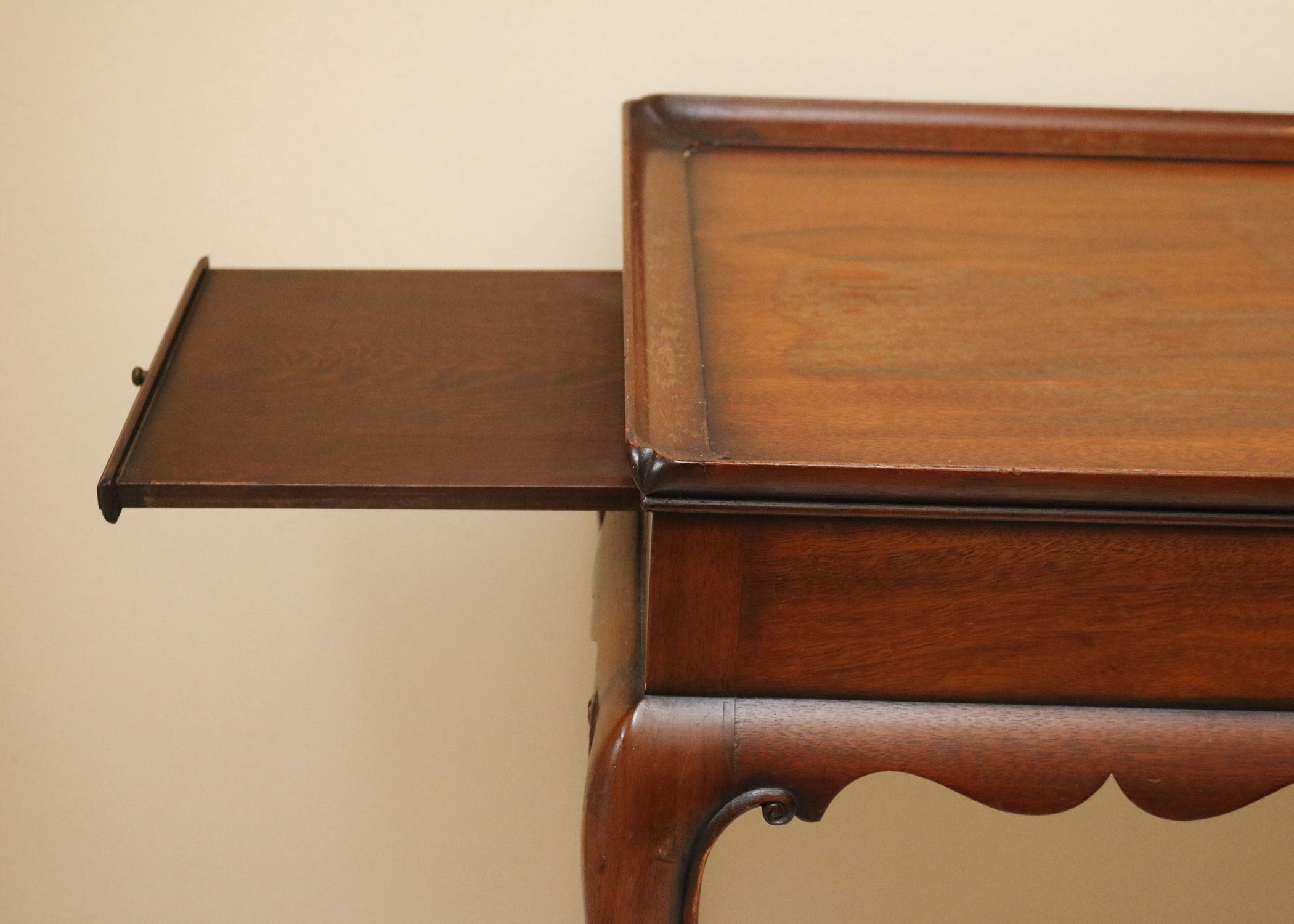 Late 20th Century Mahogany Boston Tea Table