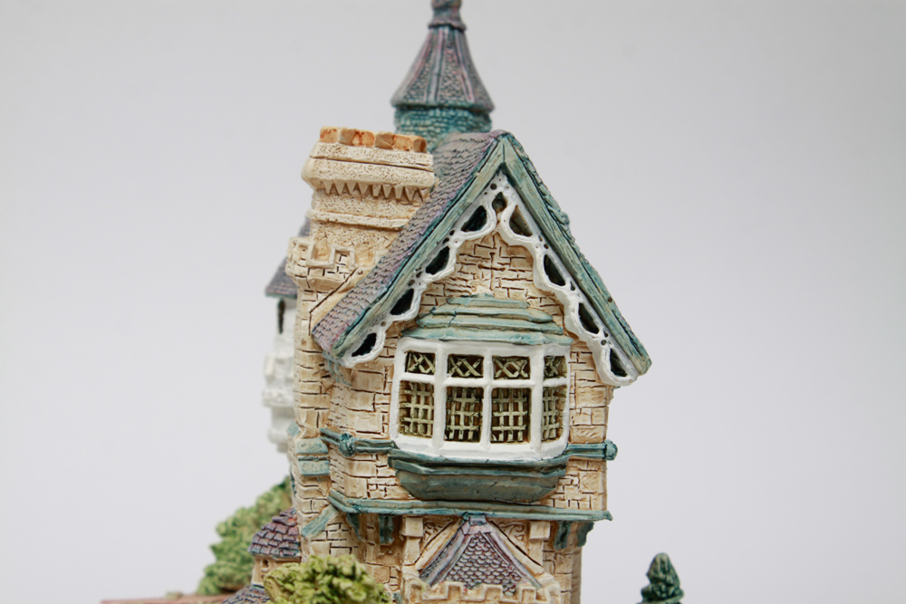 Collection of David Winter and Lilliput Lane Cottages