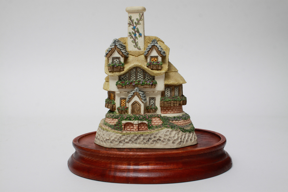 Collection of David Winter and Lilliput Lane Cottages