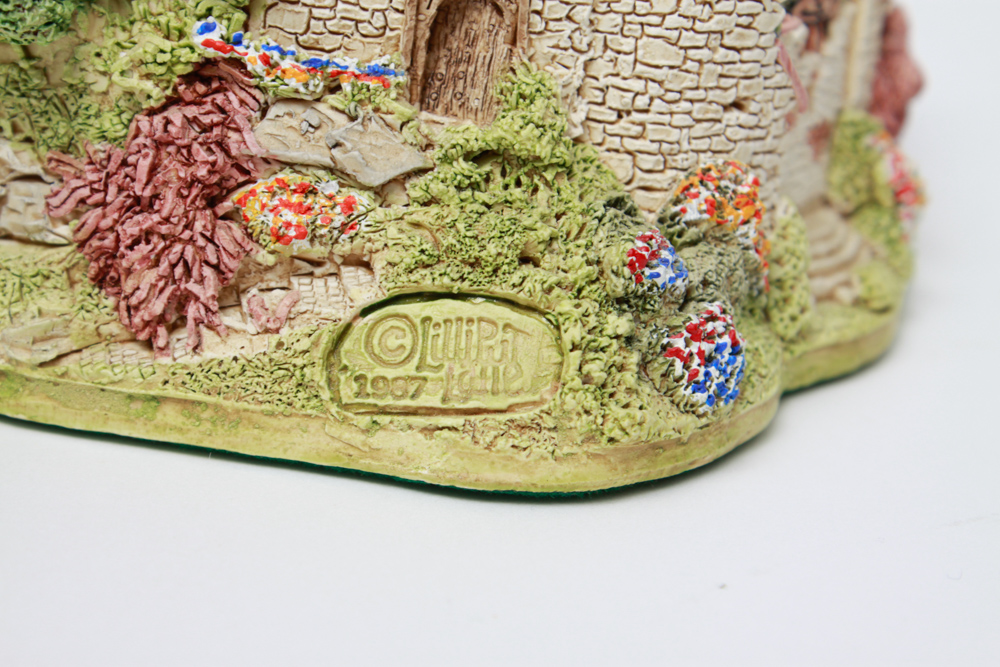 Collection of David Winter and Lilliput Lane Cottages