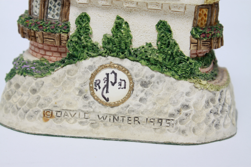 Collection of David Winter and Lilliput Lane Cottages