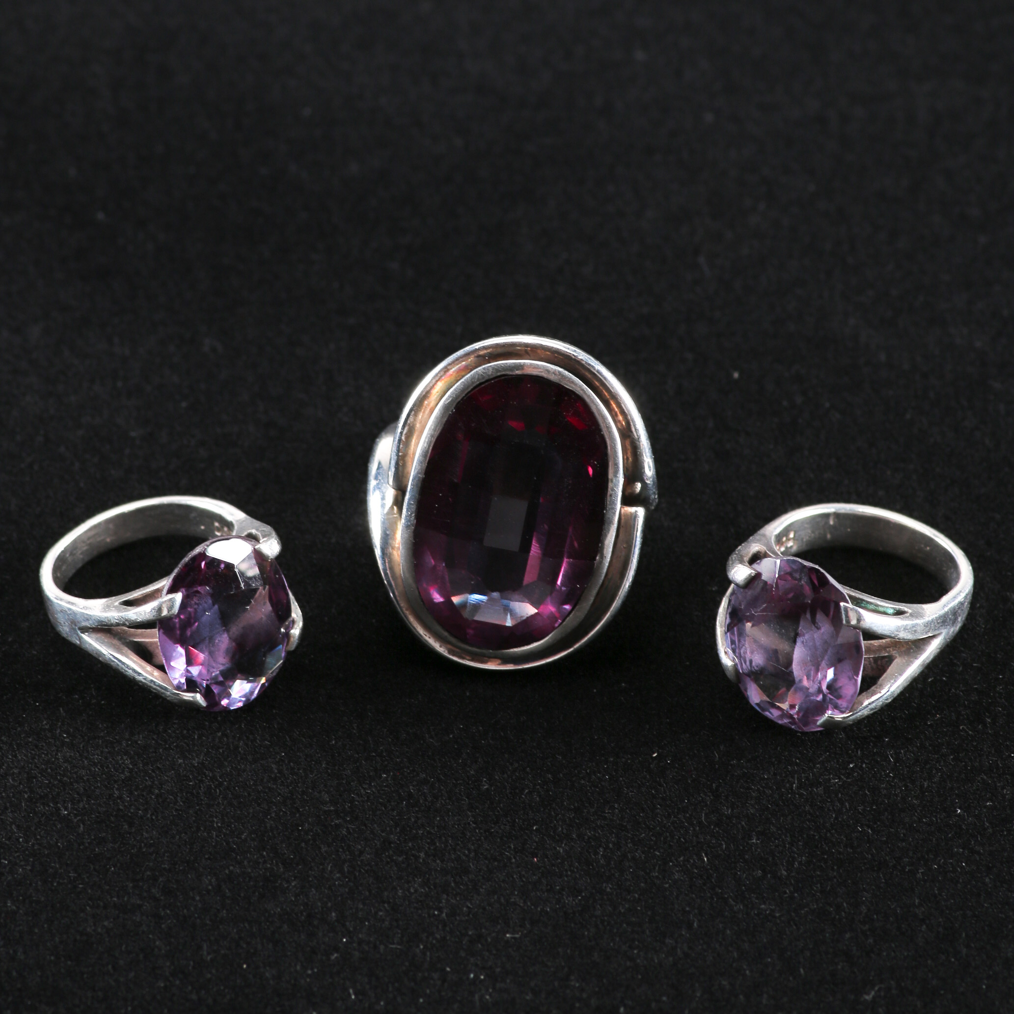 Assortment of 900 Silver and Color Change Sapphire Rings