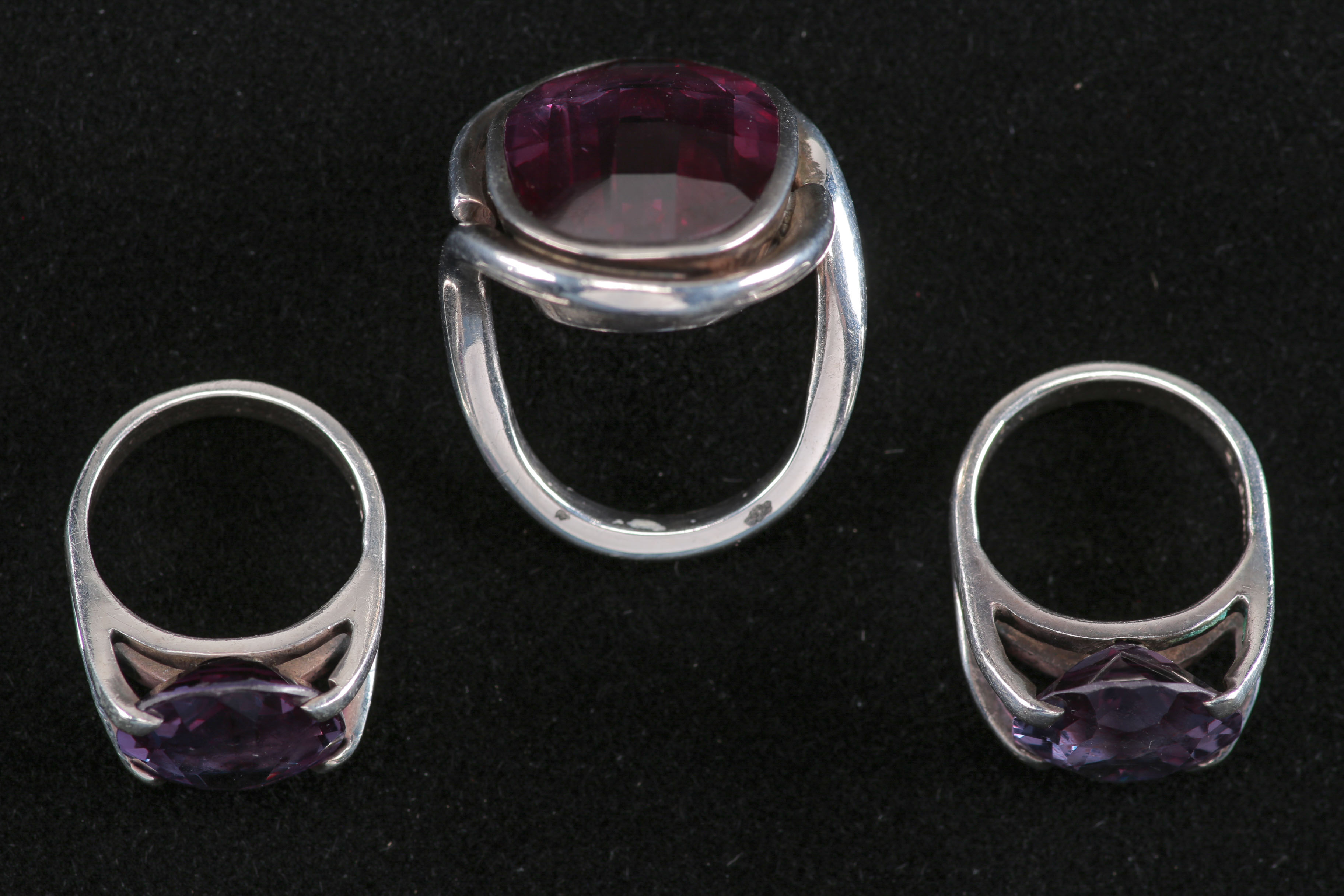 Assortment of 900 Silver and Color Change Sapphire Rings