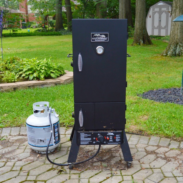 MasterBuilt Gas Smoker