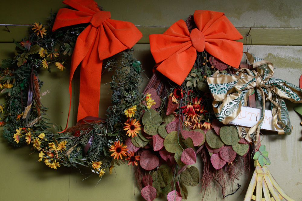 Assorted Halloween and Autumn Décor