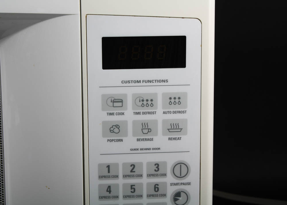 GE Turntable 1100 Watt Countertop Microwave Oven