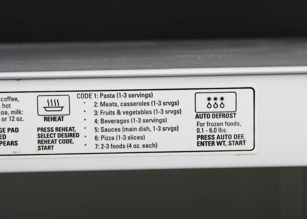 GE Turntable 1100 Watt Countertop Microwave Oven