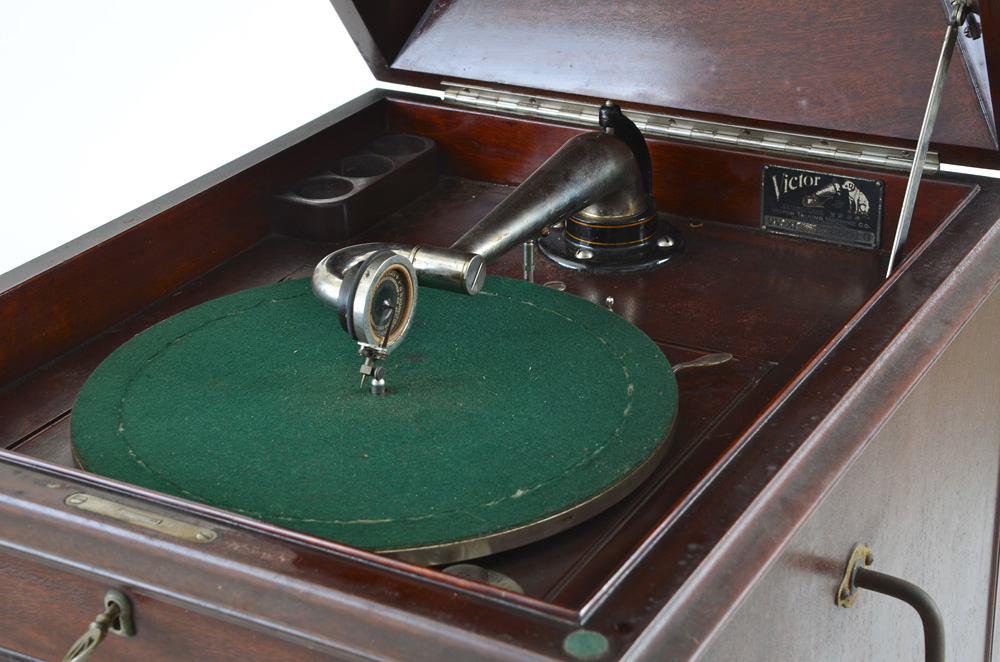 1916 Victor "Victrola"  Record Player