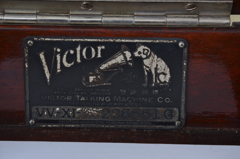 1916 Victor "Victrola"  Record Player