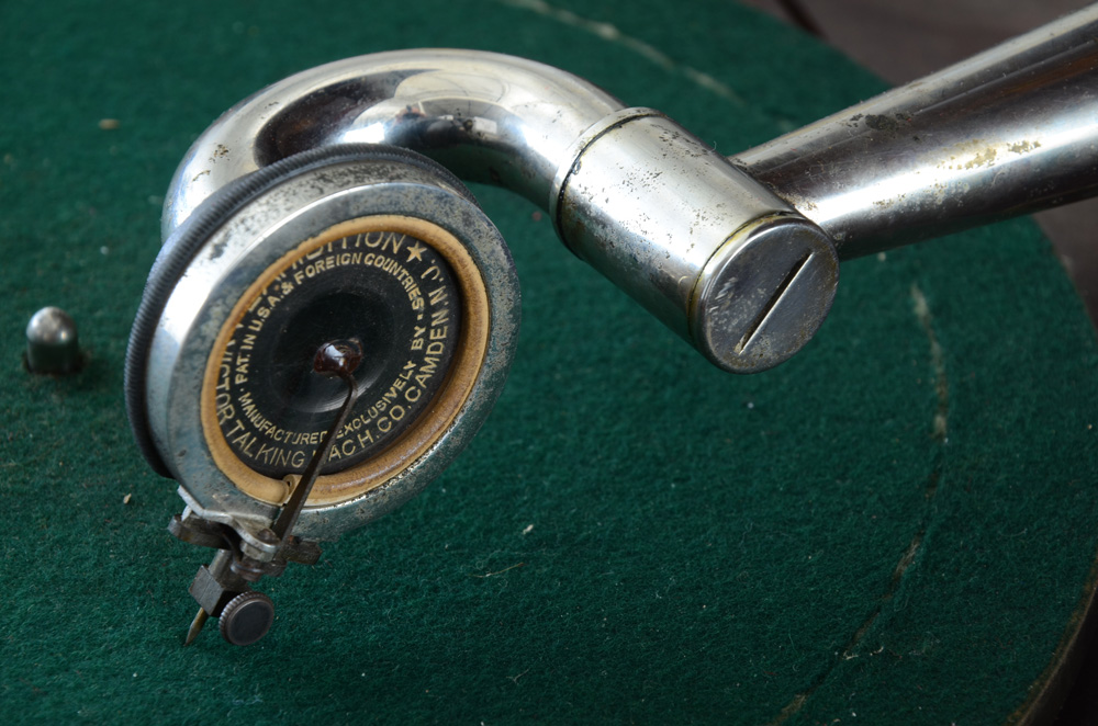 1916 Victor "Victrola"  Record Player